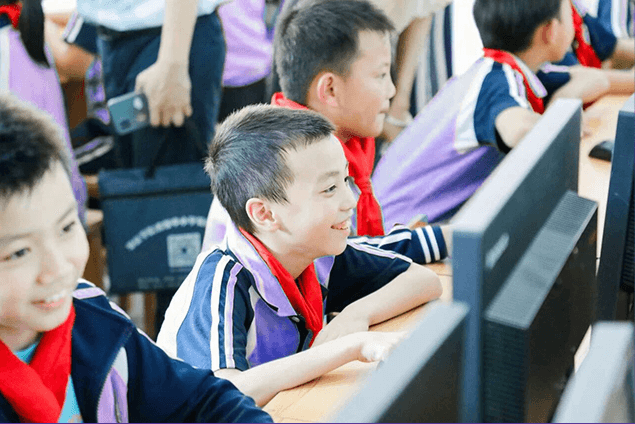 心系教育 情暖山区 永旺小贷基金会爱心电脑捐赠,共筑山区中小学科技梦想